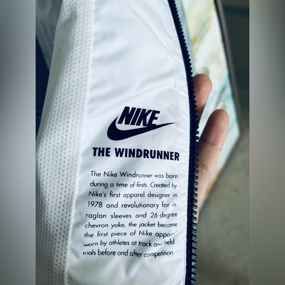 Nike Windrunner - image 4